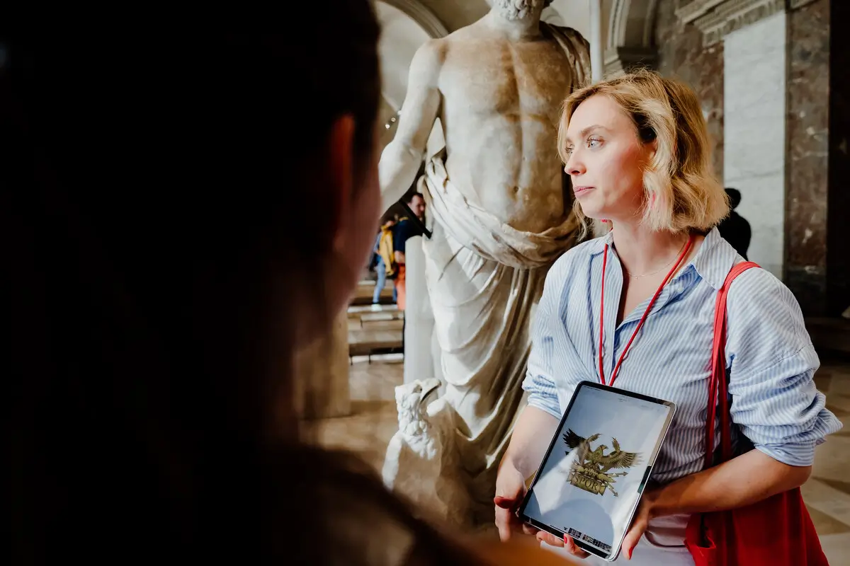 Louvre Museum - Private Guided Tour in the Greek Beauty with a Licensed Guide