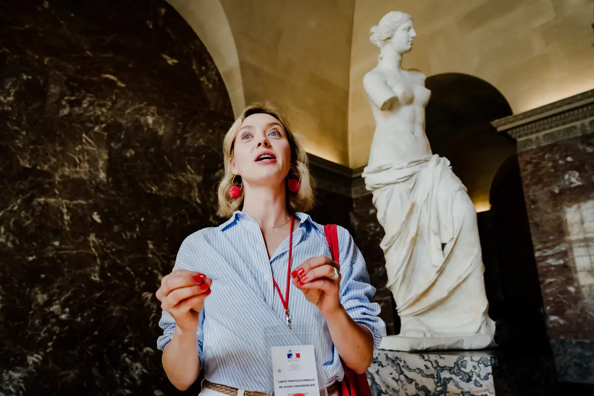 Private Guided Tour of The Louvre Museum - Venus of Milo with a Licensed Guide