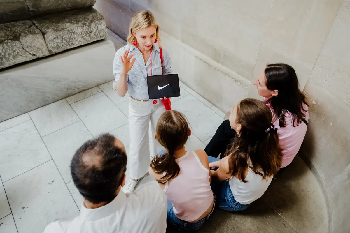 Private Treasure Hunt of the Louvre Museum in Paris for Children and Families