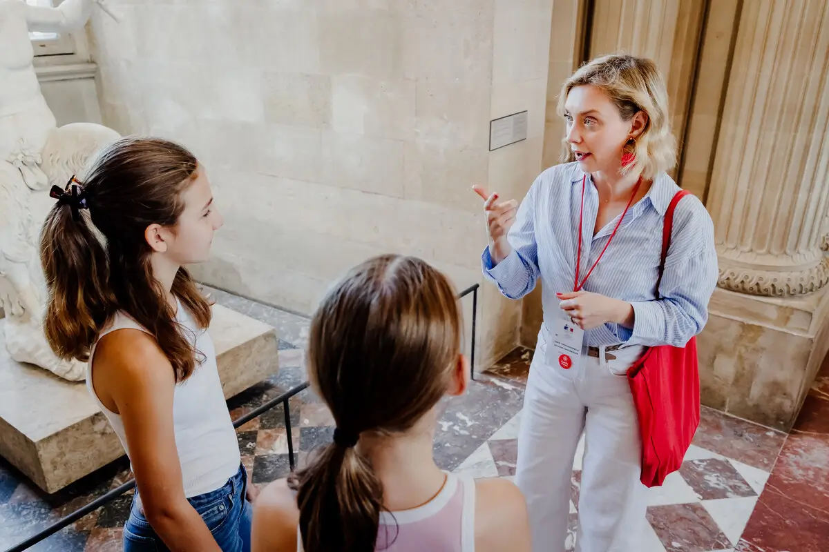 Private Treasure Hunt of the Louvre Museum in Paris with teenagers