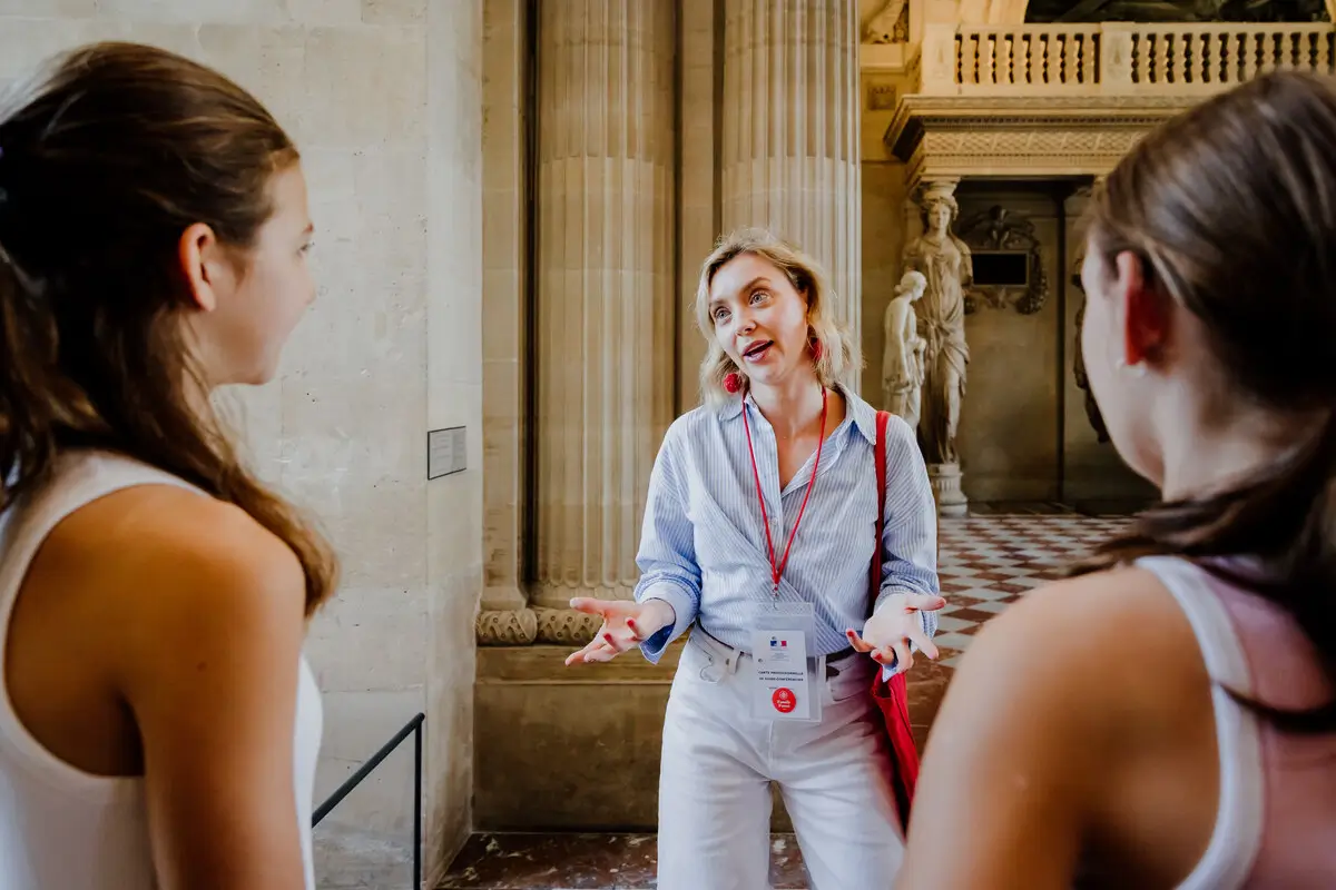 Private Treasure Hunt of the Louvre Museum in Paris with teenagers