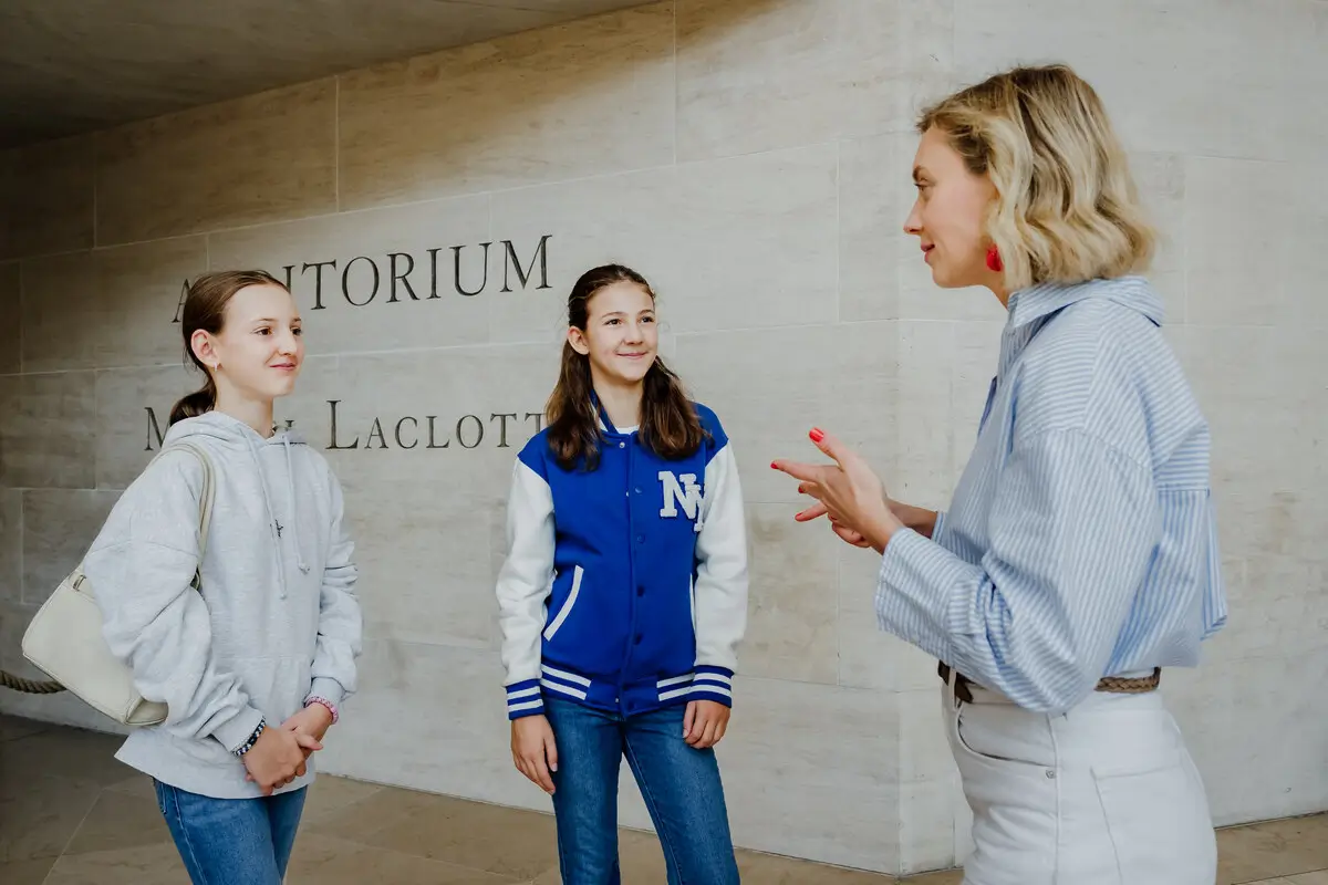 Private Treasure Hunt of the Louvre Museum in Paris with teenagers