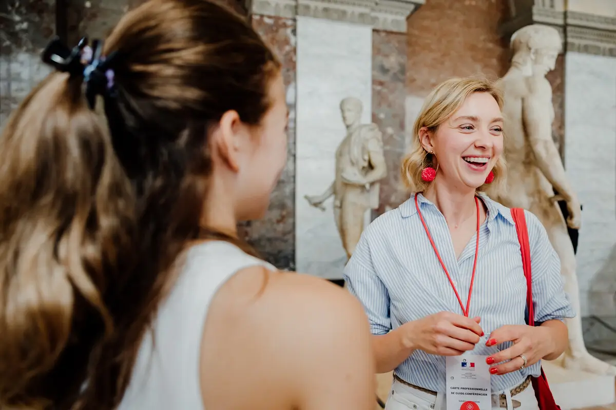 Private Treasure Hunt of the Louvre Museum in Paris with teenagers