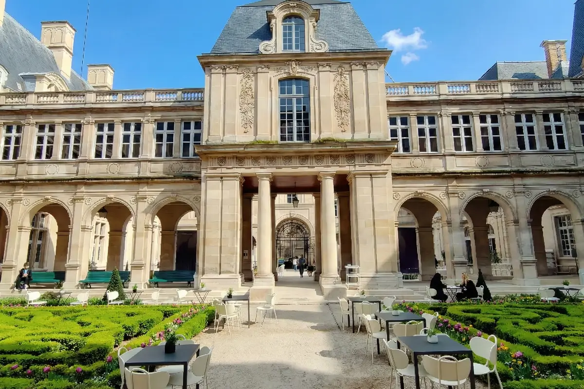Carnavalet Museum - Inner Courtyard and Gardens