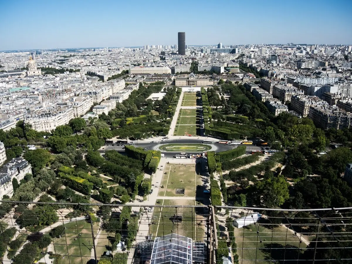Eiffel Tower Panoramic View - Ecole Militaire and Montparnasse side