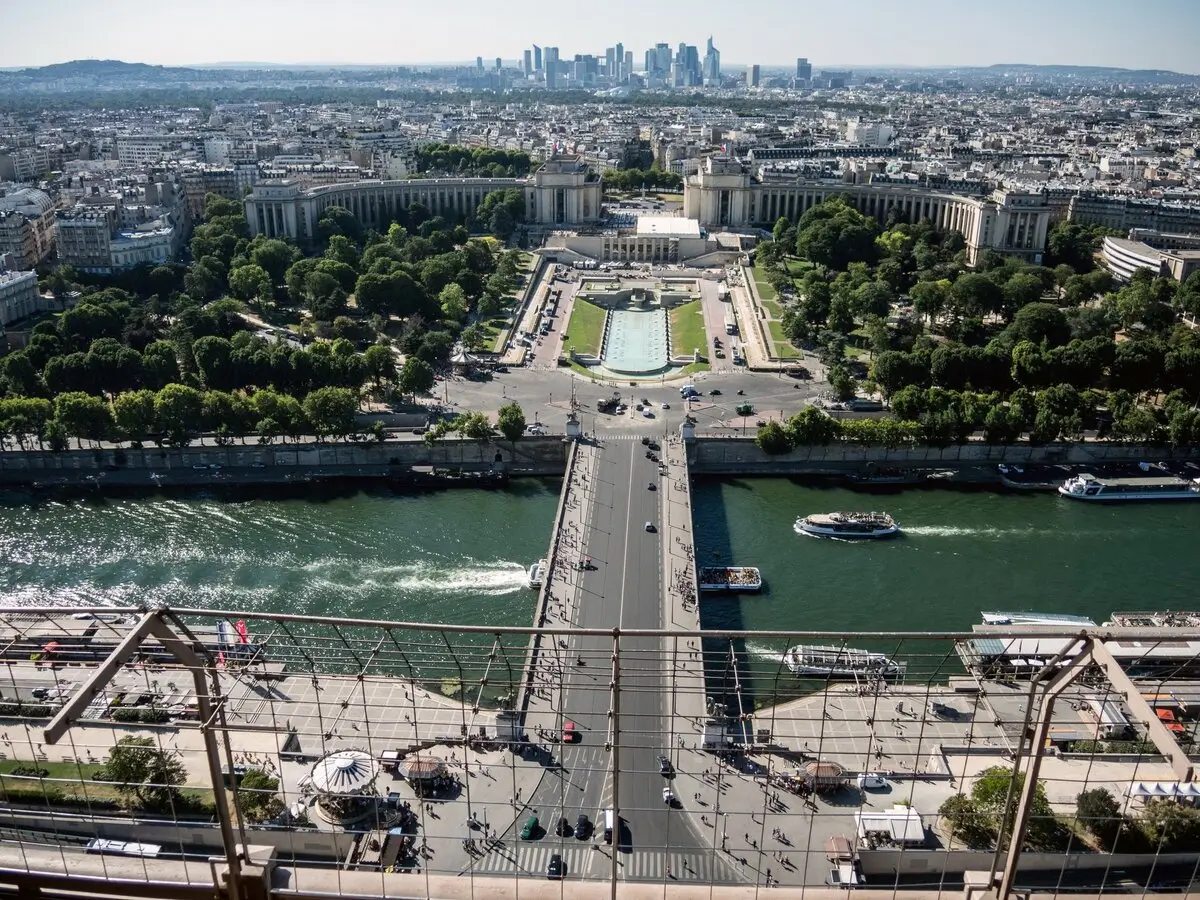 Eiffel Tower Panoramic View - Trocadero and La Defense side