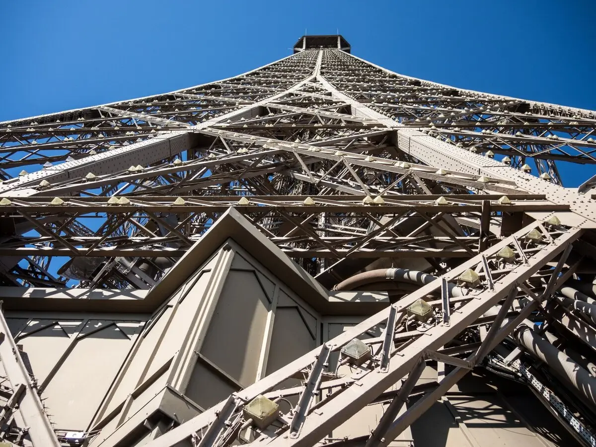 Eiffel Tower - To the Top of the Iron Lady