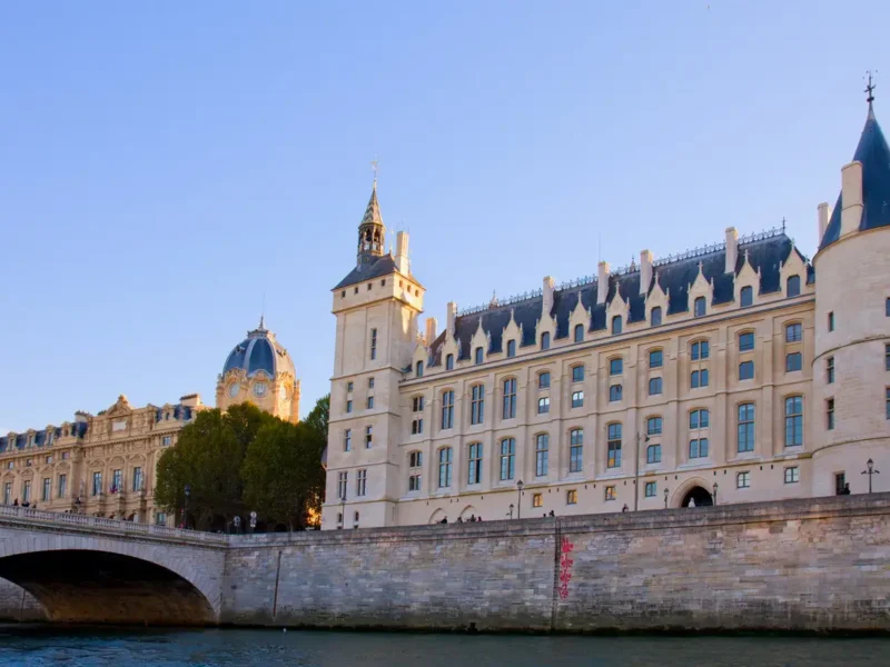 2.5-Hour Sainte-Chapelle & Conciergerie Private Tour