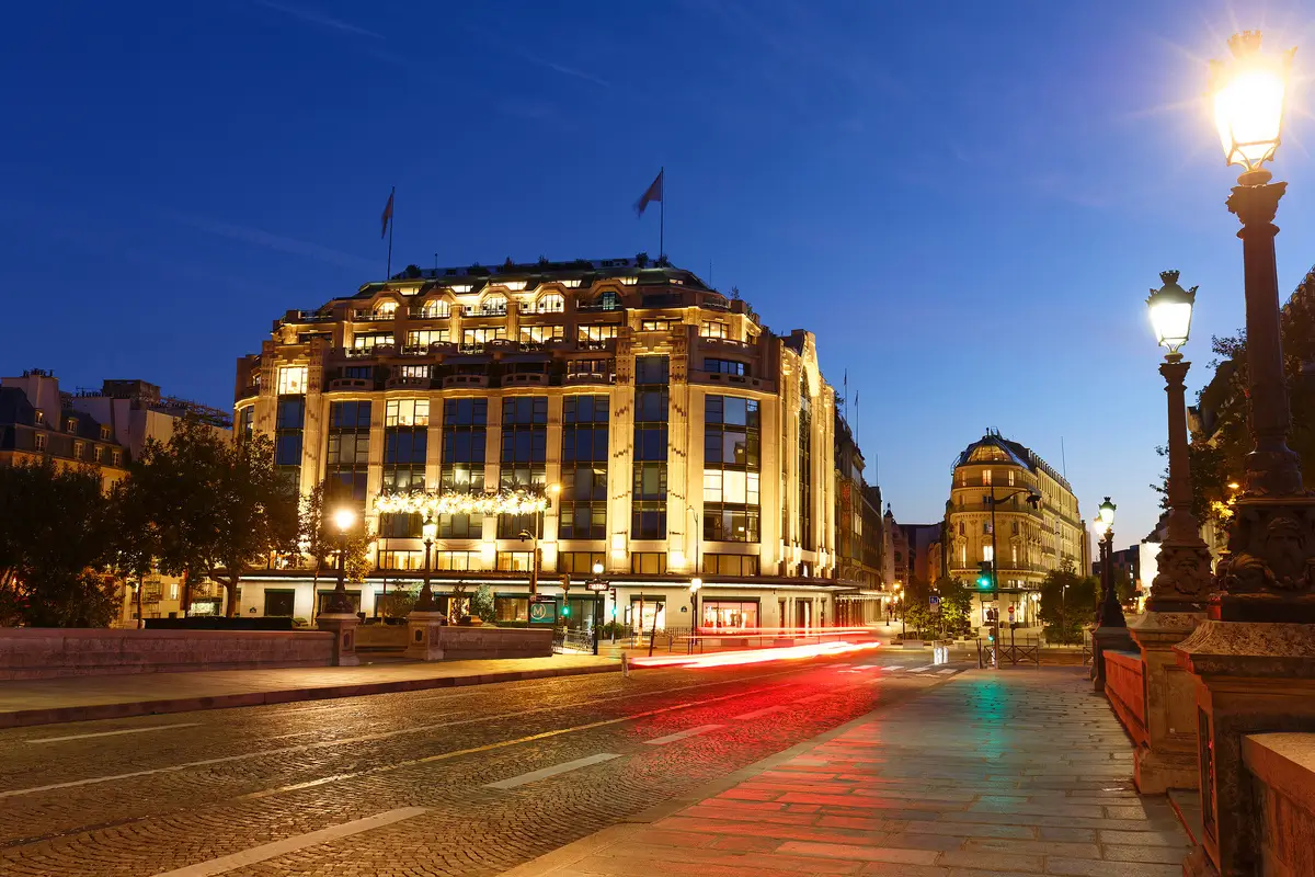 Paris La Samaritaine by night