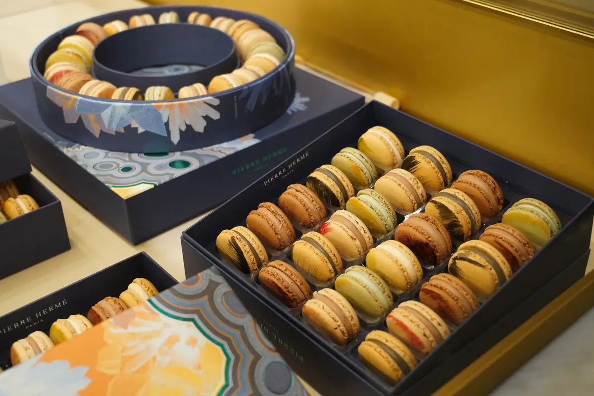 Paris Private Chocolate and Pastry Tour - Pierre Herme Macarons
