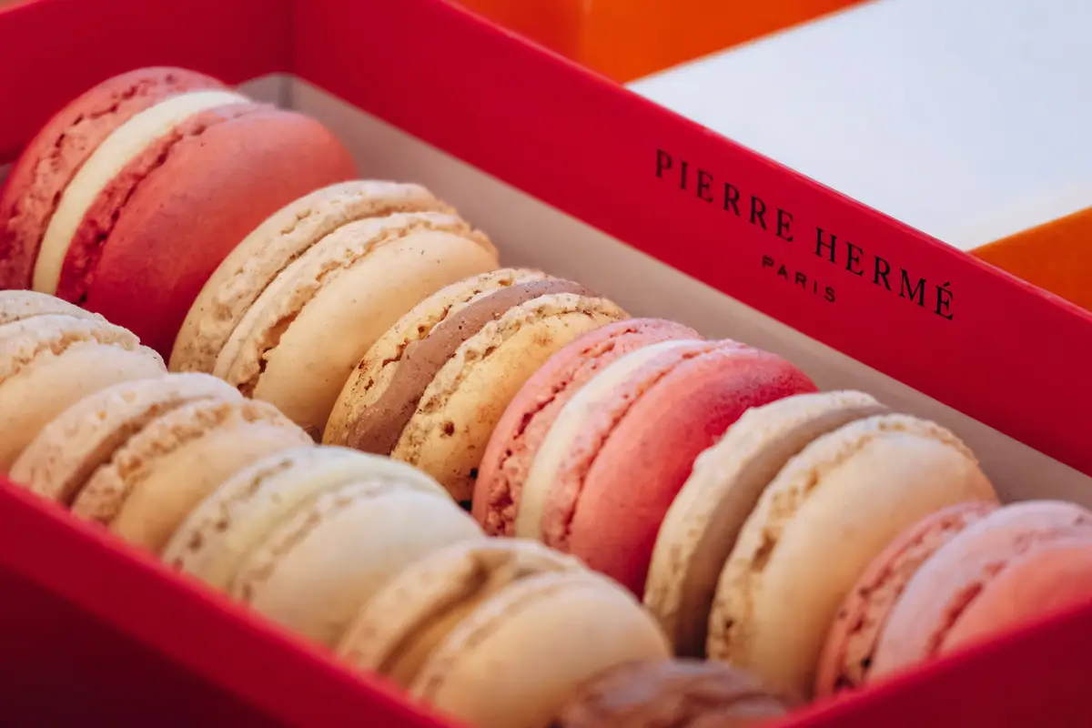 Paris Private Chocolate and Pastry Tour - Pierre Herme Macarons