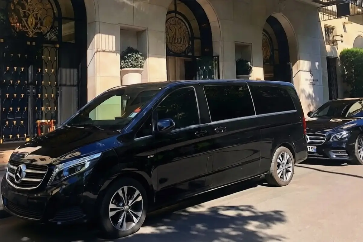 Paris Private Transfer to Paris Train Station by Mercedes V-Class