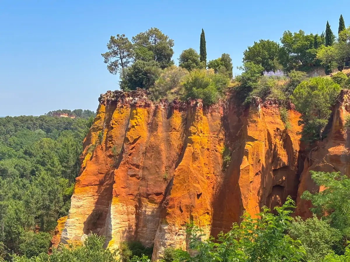 Roussillon red cliffs in Luberon
