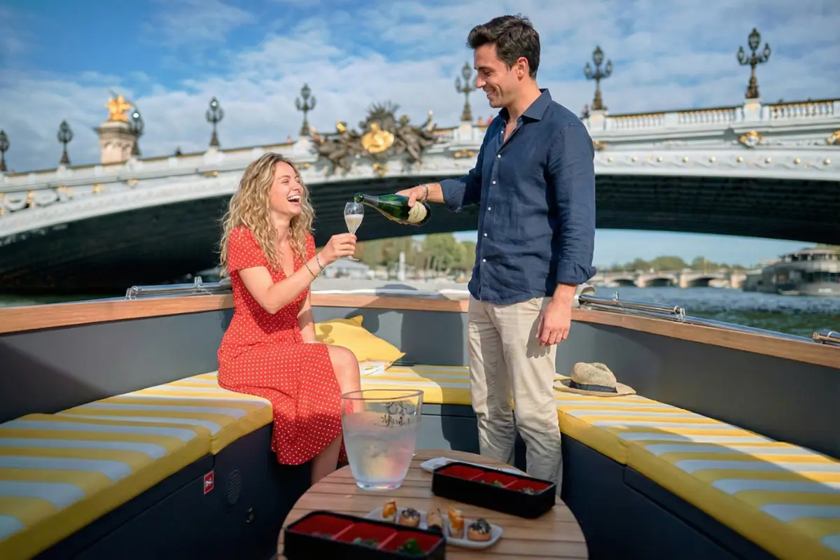 Private Seine River Boat Cruise - Champagne Toast under the Alexandre III bridge