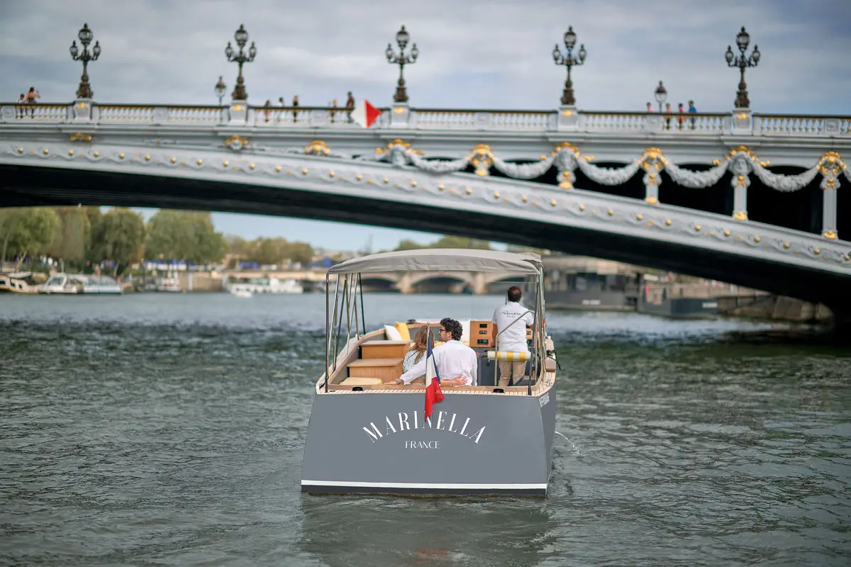 Private Seine River Boat Cruise - Romantic cruise under the Alexandre III bridge
