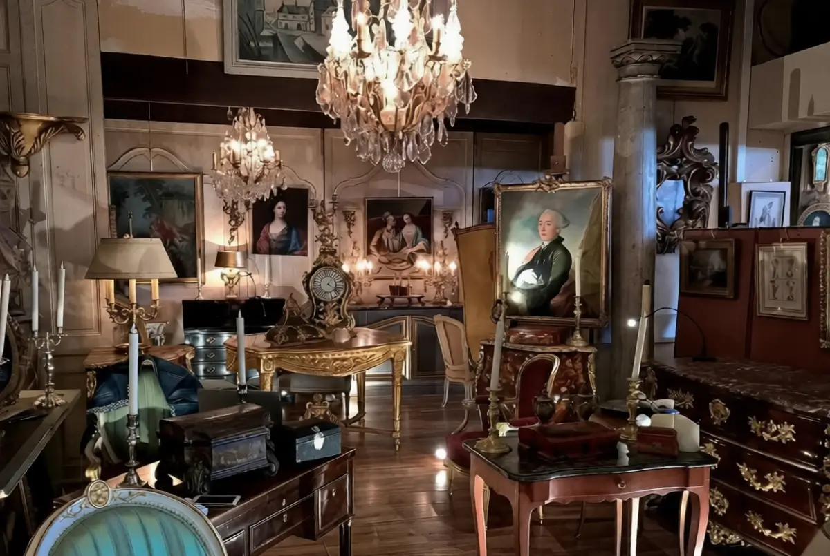 Saint Ouen Flea Market - Antiques Shop